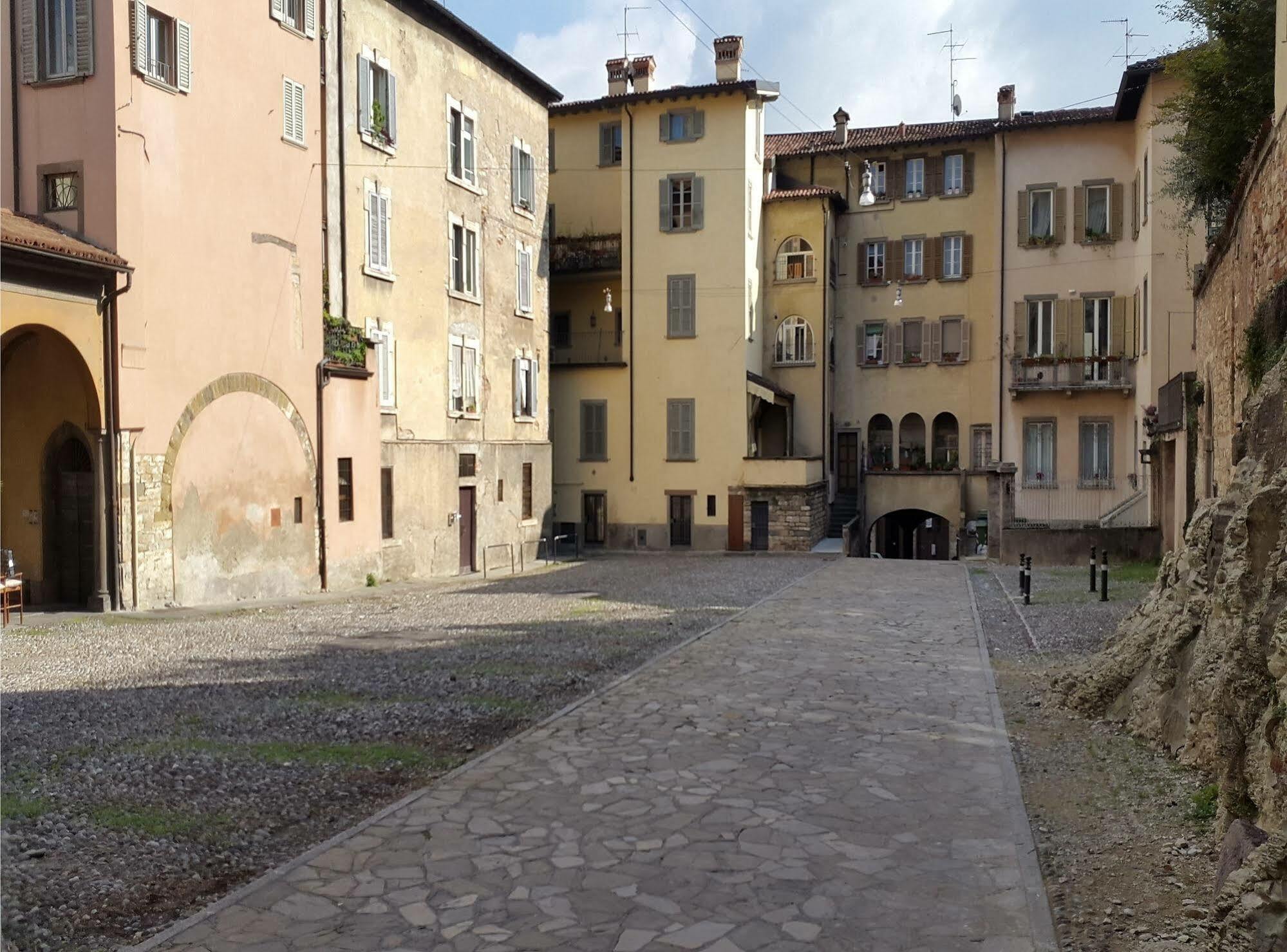 Uptown B'N'B Hotel Bergamo Exterior photo